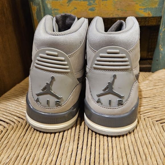 Nike Jordan Legacy 312 Men\'s Wolf Grey - Size 10 main image 6
